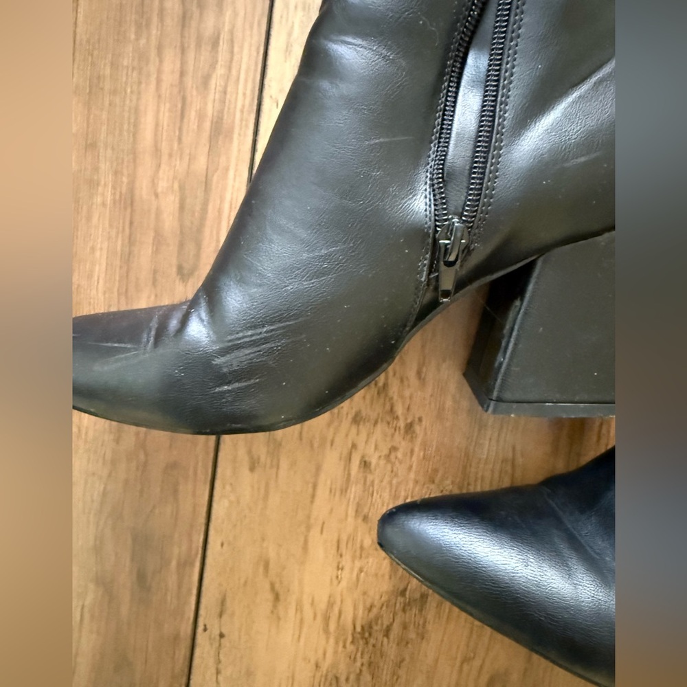 Women Black Boots - Picture 2 of 5